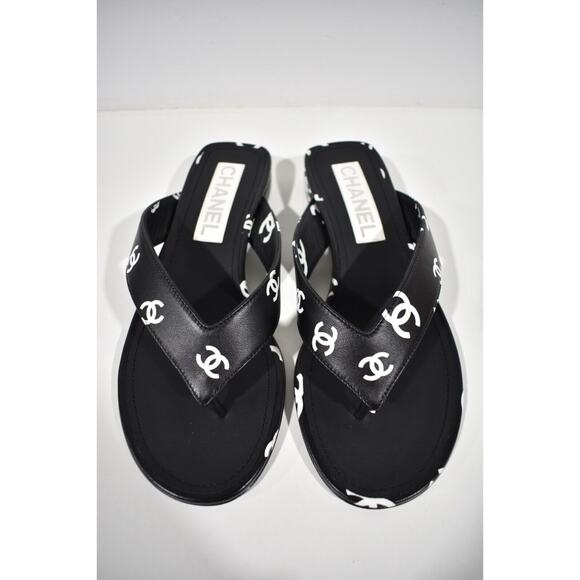Chanel 22S Black White Printed Lambskin CC Logo Thong Flat Flip Flop Sandal 40.5 - Picture 2 of 9